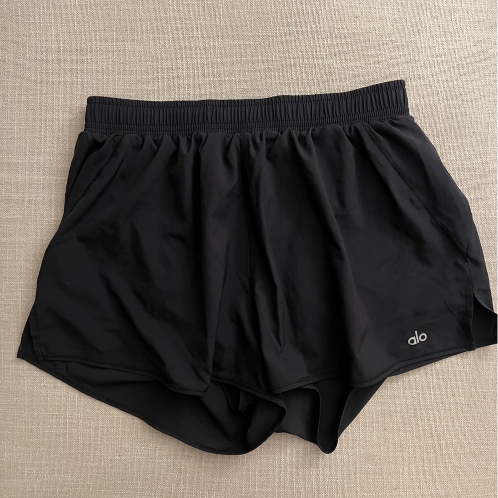 ALO Yoga Stride Running Shorts in Black, Size M